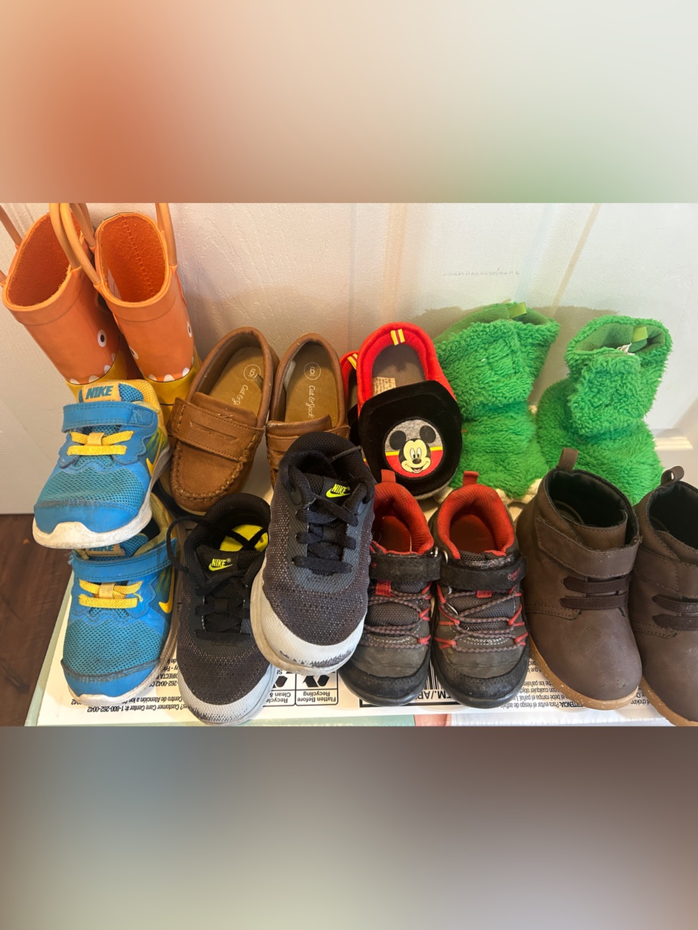 Lot of boys toddler size 6 shoes